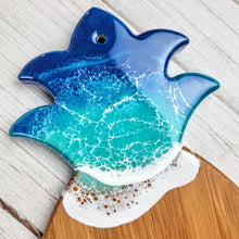 Load image into Gallery viewer, Pineapple Wave Serving Board - Blue