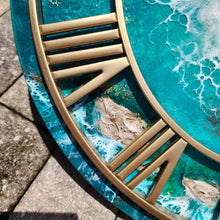 Load image into Gallery viewer, Emerald Luxe Island 20&quot; Clock

